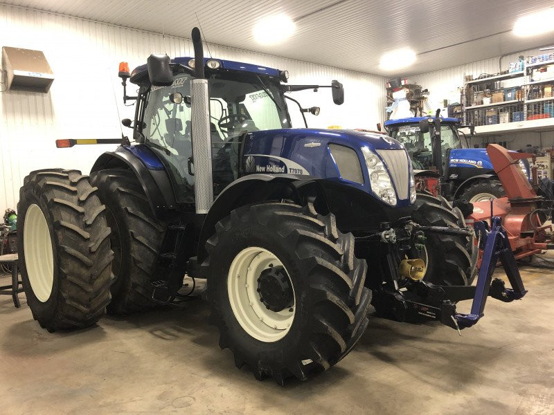 New Holland T7070